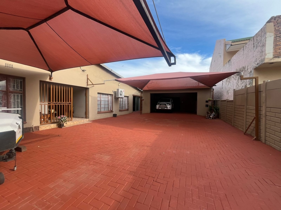 4 Bedroom Property for Sale in Protea Park North West